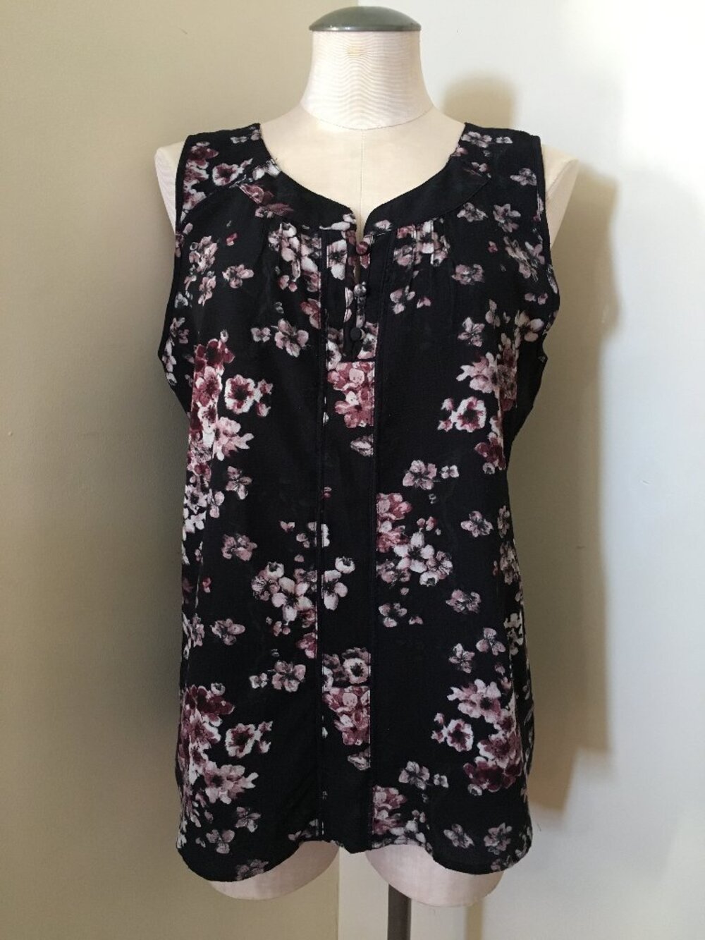 [DH3] Black Floral Sleeveless Blouse | M | Good